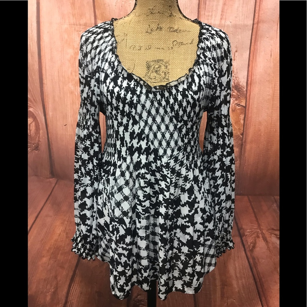 Allison taylor xl black and white patterned top